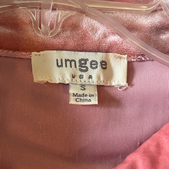 Umgee like new ladies blouse with sequin - Picture 5 of 5